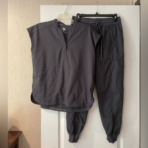 Healing Hands Purple Label Journey Women's Scrub Top & bottoms